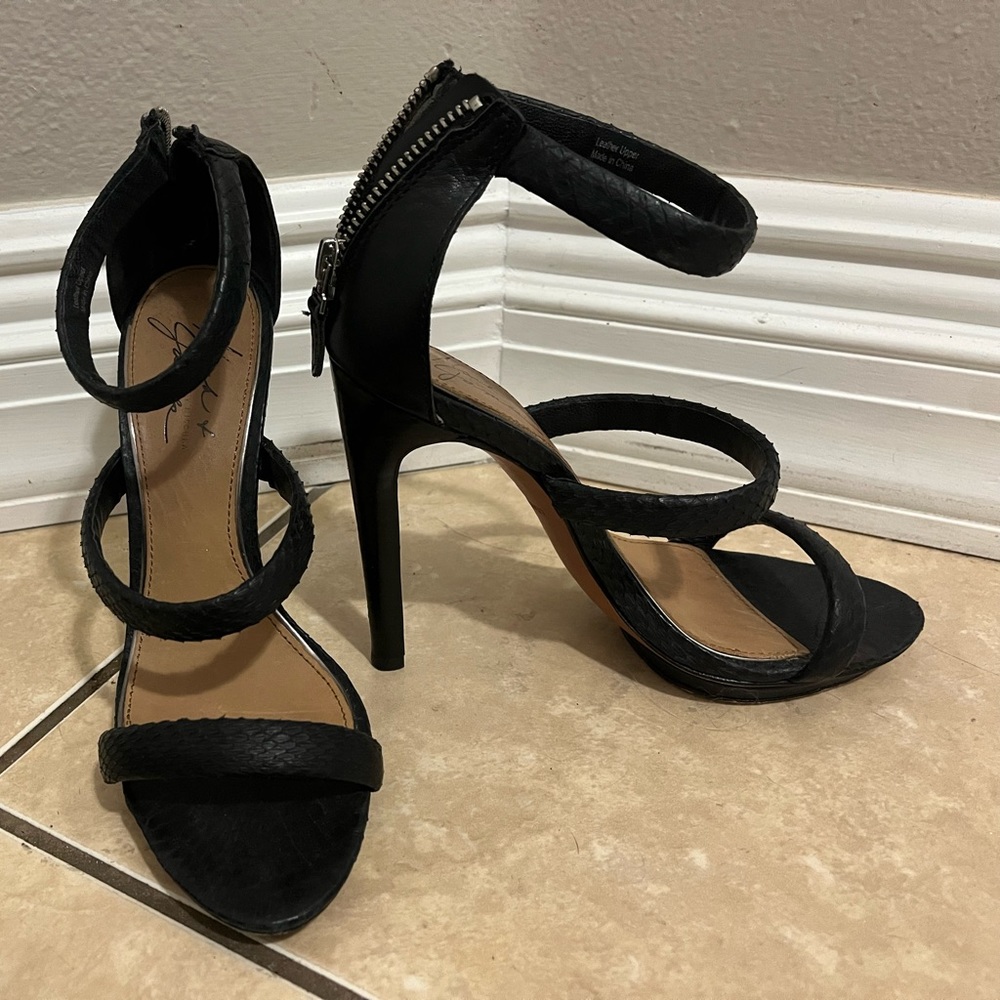 👠Badgley Mischka Black leather heels 👠